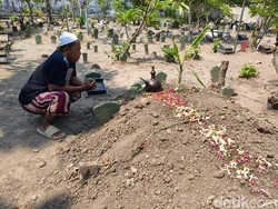 Video Keluarga Kenang Sosok Putra Korban Ponpes Ambruk: Rajin Salat