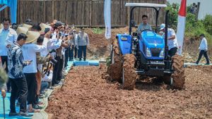 Wapres Gibran Tanam Jagung dan Tebar Ikan Nila di Tangerang
