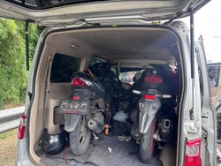 Mobil Ugal-ugalan di Tol Terlibat Curanmor-Tabrak Lari Dicegat TNI Mobil Ugal-ugalan di Tol Terlibat Curanmor-Tabrak Lari Dicegat TNI