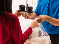 Pria Ini Tinggalkan Pekerjaan Gaji Rp 60 Juta Demi Jadi Pengantar Makanan
