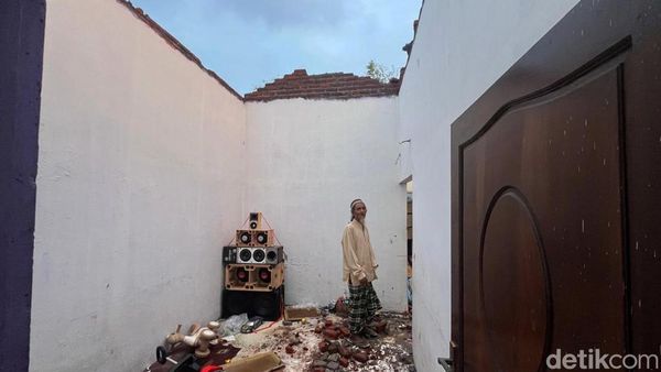 Puluhan Rumah di Mojokerto Rusak Diterjang Angin Kencang