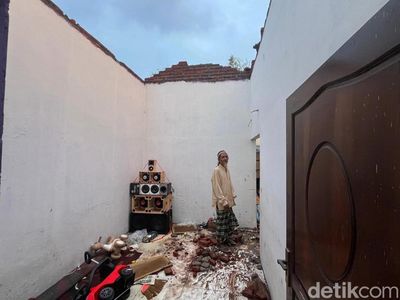 Puluhan Rumah di Mojokerto Rusak Diterjang Angin Kencang