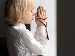 Doa Rosario Rabu, 22 Oktober 2025: Merenungi Peristiwa Mulia dan Kasih Allah Doa Rosario Rabu, 22 Oktober 2025: Merenungi Peristiwa Mulia dan Kasih Allah