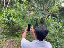 Cara Unik Warga Pangandaran yang Tinggal di Daerah Susah Sinyal