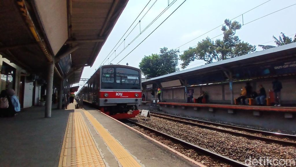Sempat Gangguan, Perjalanan KRL Pondok Ranji-Sudimara Kembali Normal Sempat Gangguan, Perjalanan KRL Pondok Ranji-Sudimara Kembali Normal