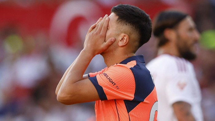 Soccer Football - LaLiga - Sevilla v FC Barcelona - Ramon Sanchez Pizjuan, Seville, Spain - October 5, 2025 FC Barcelonas Roony Bardghji reacts REUTERS/Marcelo Del Pozo