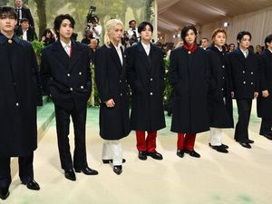 Video: Rayakan 8 Tahun Debut, Stray Kids Rilis Single Digital