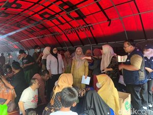 RS Bhayangkara Masih Dipenuhi Suasana Haru Menunggu Proses Identifikasi RS Bhayangkara Masih Dipenuhi Suasana Haru Menunggu Proses Identifikasi