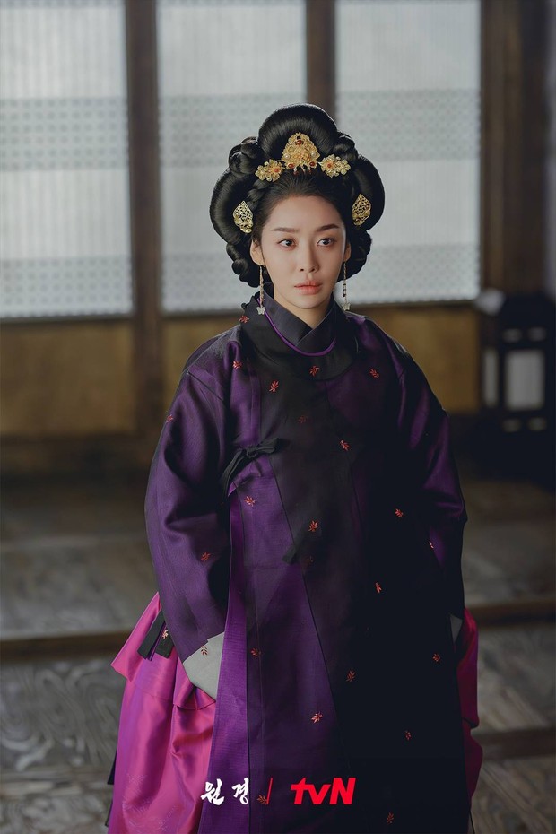 Cha Joo Young, aktris cantik yang berperan sebagai Ratu Woonyeong di drama The Queen Who Crowns. Semasa tayang, Cha Joo Young mendapatkan respon beragam karena kepiawaian aktingnya.