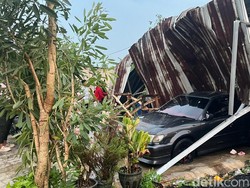 BMKG Sebut Hujan Es-Angin Kencang Masih Mengintai Jatim hingga November