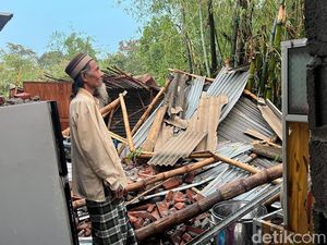 Puluhan Rumah di Mojokerto Rusak Dampak Angin Kencang, 2 Orang Luka Puluhan Rumah di Mojokerto Rusak Dampak Angin Kencang, 2 Orang Luka