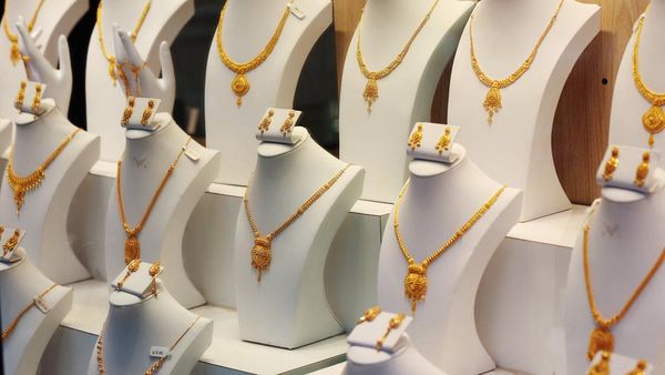 Emas Dunia Pecahkan Rekor, Sentuh US$ 4.000 per Troy Ons