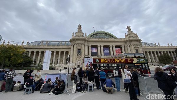 Foto: Melihat dan Merasakan Euforia Paris Fashion Week Lebih Dekat