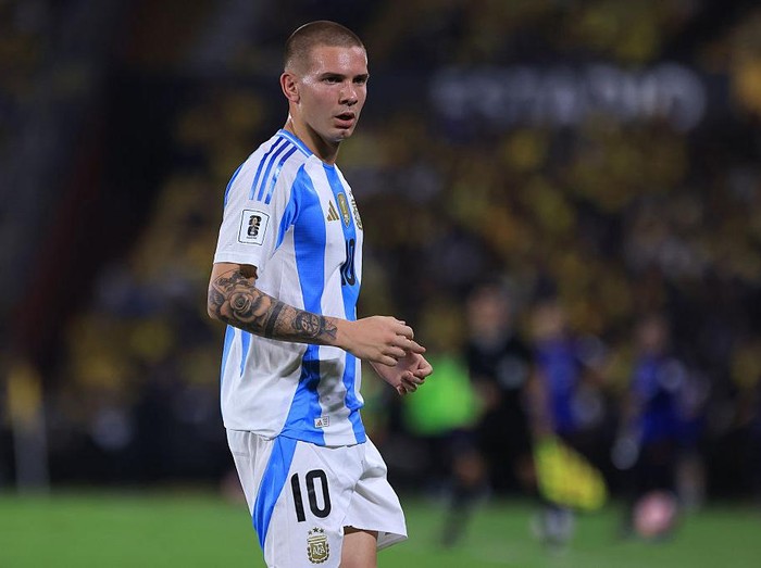 GUAYAQUIL, ECUADOR - SEPTEMBER 09: Franco Mastantuono of Argentina reacts during the South American FIFA World Cup 2026 Qualifier match between Ecuador and Argentina at Estadio Monumental Isidro Romero Carbo on September 09, 2025 in Guayaquil, Ecuador. (Photo by Franklin Jacome/Getty Images)