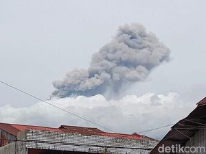 Gunung Marapi Erupsi Selama 94 Detik Siang Ini, Semburkan Abu Vulkanik 1,5 Km Gunung Marapi Erupsi Selama 94 Detik Siang Ini, Semburkan Abu Vulkanik 1,5 Km