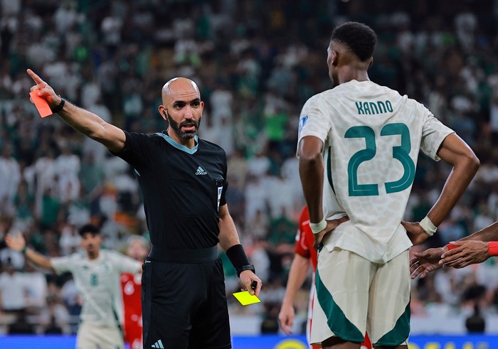Soccer Football - FIFA World Cup - AFC Qualifiers - Group B - Indonesia v Saudi Arabia - King Abdullah Sports City, Jeddah, Saudi Arabia - October 8, 2025 Saudi Arabias Mohamed Kanno is shown a red card by referee Ahmad Al Ali after receiving two yellow cards REUTERS/Stringer