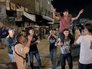 Potret Warga Palestina Rayakan Gencatan Senjata di Gaza