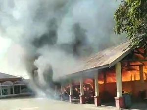 Kebakaran di Kompleks Kantor Bupati Bulukumba Diduga Dipicu Korsleting Kebakaran di Kompleks Kantor Bupati Bulukumba Diduga Dipicu Korsleting
