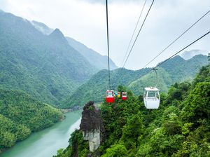 Kereta Gantung Mogok di Ketinggian, Wisatawan Panik Kereta Gantung Mogok di Ketinggian, Wisatawan Panik