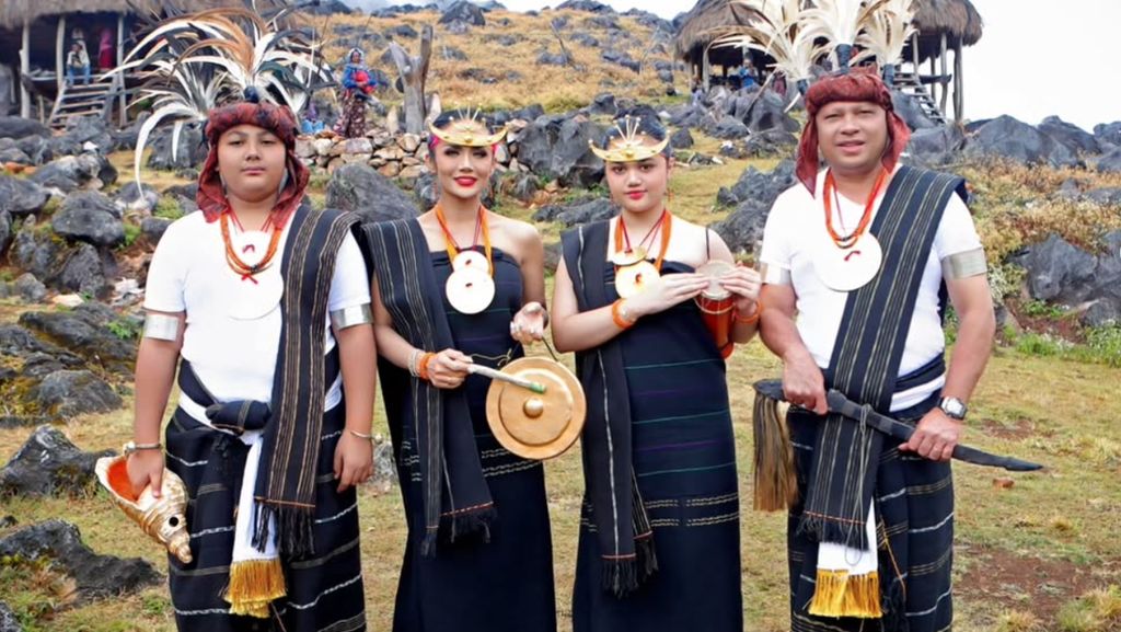8 Foto Krisdayanti & Keluarga Kompak Berbusana Adat Timor Leste 8 Foto Krisdayanti & Keluarga Kompak Berbusana Adat Timor Leste