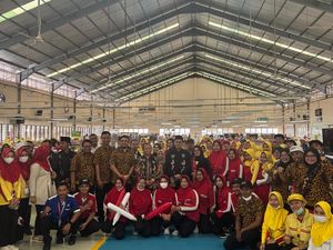 Kunjungi Pabrik Sampoerna di Blitar, Sarmuji Semangati Para Pekerja Rokok Kunjungi Pabrik Sampoerna di Blitar, Sarmuji Semangati Para Pekerja Rokok