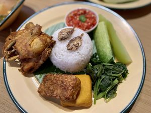 10 Nasi Tempong di Jakarta yang Sambalnya Pedas Menyengat 10 Nasi Tempong di Jakarta yang Sambalnya Pedas Menyengat