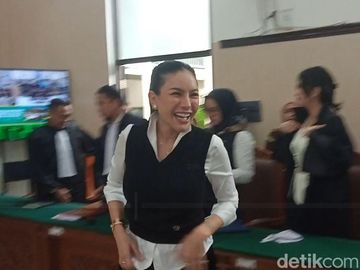 Nikita Mirzani Tetap Tertawa Hadapi Tuntutan Berat Lawan Reza Gladys
