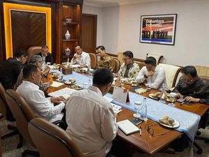 Purbaya Rapat Bareng Seskab Tedy Bahas Kondisi Perbankan RI Purbaya Rapat Bareng Seskab Tedy Bahas Kondisi Perbankan RI