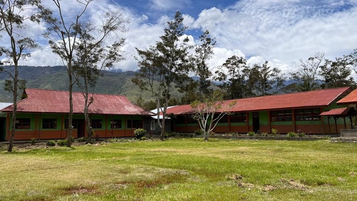 Kisah Pilu Pendidikan di Papua, Atap Ilalang Jadi Saksi Bisu