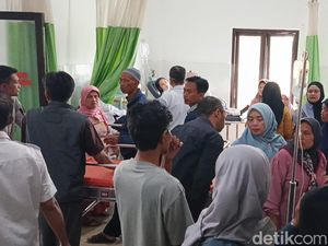 Korban Keracunan MBG Tawangmangu Dirujuk ke RS Bertambah Jadi 9 Siswa Korban Keracunan MBG Tawangmangu Dirujuk ke RS Bertambah Jadi 9 Siswa