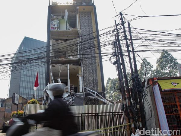 Suasana Terkini Pascaledakan Gedung Farmasi di Pondok Aren Tangsel