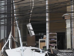 Video: Cerita Ibu Selamatkan Anaknya saat Ledakan Gedung Farmasi Pondok Aren