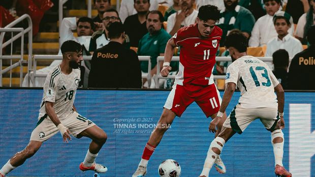 Ragnar Oratmangoen saat Timnas Indonesia vs Arab Saudi pada laga pertama Grup B babak 4 Kualifikasi Piala Dunia 2026 di Stadion King Abdullah, Jeddah, Kamis (9/10) dini hari WIB. (PSSI)