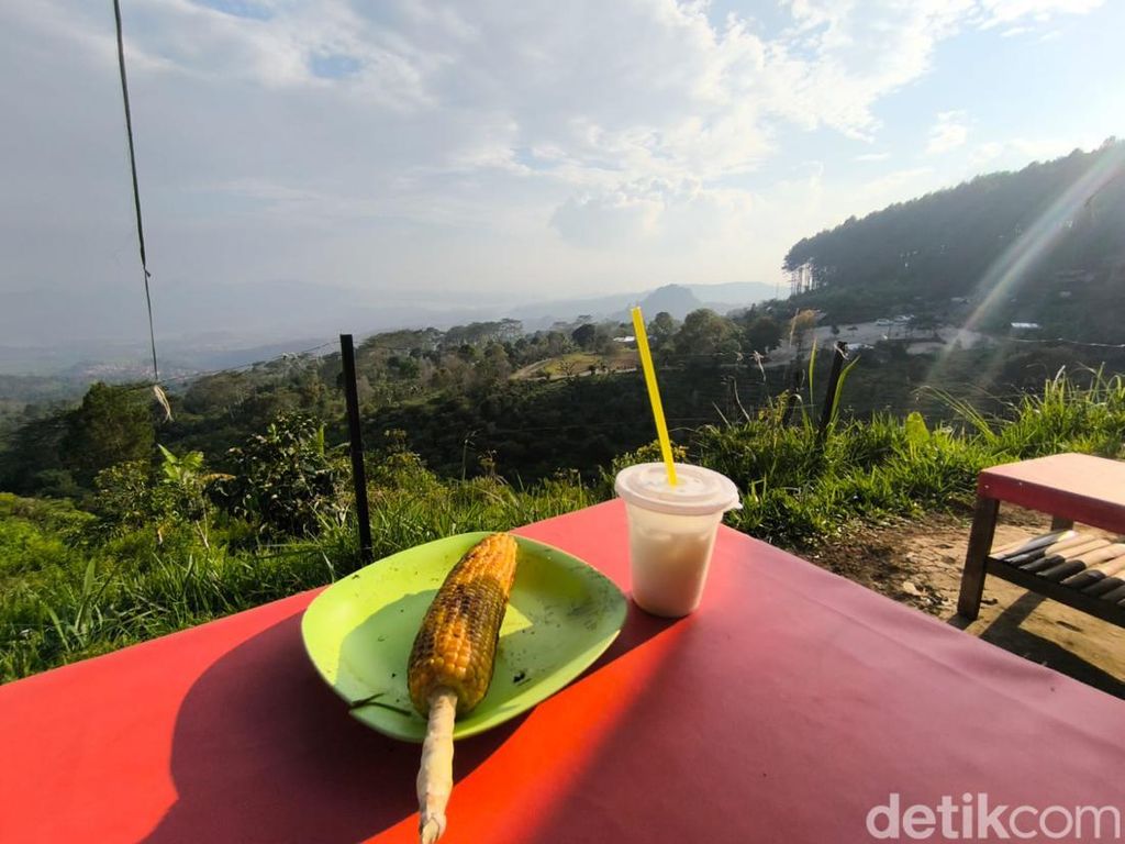 Sejenak Menepi di Warkop Mang Yadi Kuningan Sejenak Menepi di Warkop Mang Yadi Kuningan