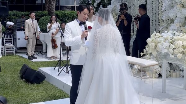 Kenny Austin Menangis Sambut Amanda Manopo di Altar Pernikahan