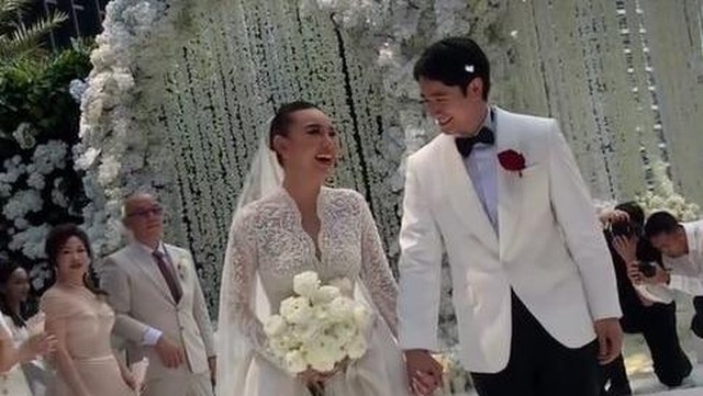 Kabar Terkini Artis dari InsertLive : Ucapan Romantis Kenny Austin ke Amanda Manopo yang Bikin Tamu Undangan Nangis