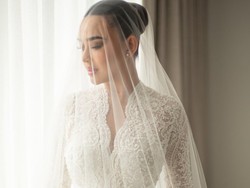 Video: Detail Gaun Pengantin Amanda Manopo