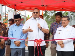 Andre Rosiade Resmikan BTS Telkomsel di Pintu Angin Agam