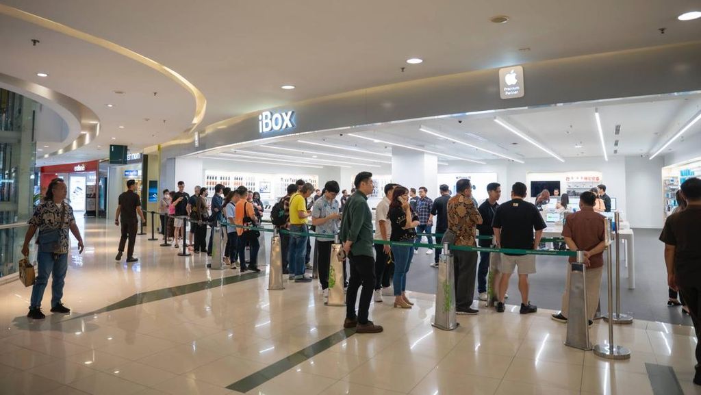 iBox Diserbu! Antrean Panjang Pemesan iPhone 17 di Seluruh Indonesia iBox Diserbu! Antrean Panjang Pemesan iPhone 17 di Seluruh Indonesia
