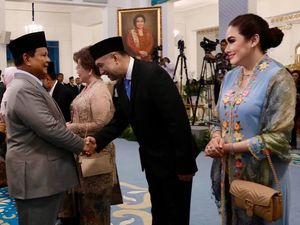 Momen Pelantikan Ari Sihasale Jadi Anggota Komite Percepatan Otsus Papua Momen Pelantikan Ari Sihasale Jadi Anggota Komite Percepatan Otsus Papua
