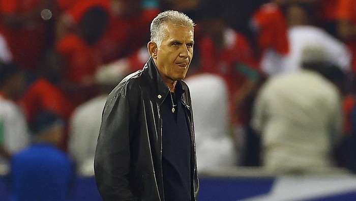 Soccer Football - FIFA World Cup - AFC Qualifiers - Group A - Oman v Qatar - Jassim Bin Hamad Stadium, Doha, Qatar - October 8, 2025 Oman coach Carlos Queiroz looks on REUTERS/Ibraheem Al Omari