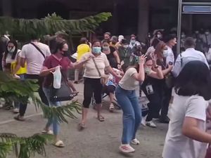 Video: Momen Evakuasi Warga Seusai Gempa M 7,4 Guncang Filipina Video: Momen Evakuasi Warga Seusai Gempa M 7,4 Guncang Filipina