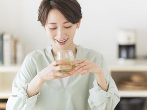 5 Minuman yang Baik untuk Kesehatan Pencernaan, Atasi Perut Kembung