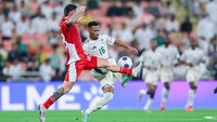 Indonesia 1-0 Irak, Arab Saudi 0-1 Irak: Hasil ini bisa tetap menempatkan Indonesia sebagai juara grup walaupun semua tim punya tiga poin dan selisih gol 0. Nah, produktivitas gol pun bakal diadu yang menempatkan duel Indonesia dan Arab Saudi yang sama-sama mencetak tiga gol. Foto: Getty Images/Yasser Bakhsh