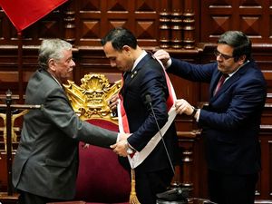Jose Jeri Jadi Presiden Baru Peru Usai Kongres Lengserkan Boluarte Jose Jeri Jadi Presiden Baru Peru Usai Kongres Lengserkan Boluarte