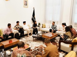 Menbud Terima Artefak dari Nganjuk, Ada Fosil, Berlian, hingga Wayang Timplong