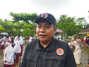 BPBD Pandeglang Tebang Pohon di 8 Kecamatan karena Rawan Tumbang
