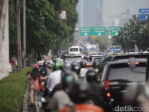 Potret Lalin Jalan Gatsu Arah Kuningan Macet Sore Ini Potret Lalin Jalan Gatsu Arah Kuningan Macet Sore Ini
