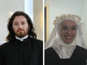 Foto: Mantan Biarawati dan Mantan Pastor Menikah, Cinta Berawal dari Doa