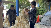 MBG di Surabaya Dikeluhkan Pakai Kantong Kresek, Begini Faktanya